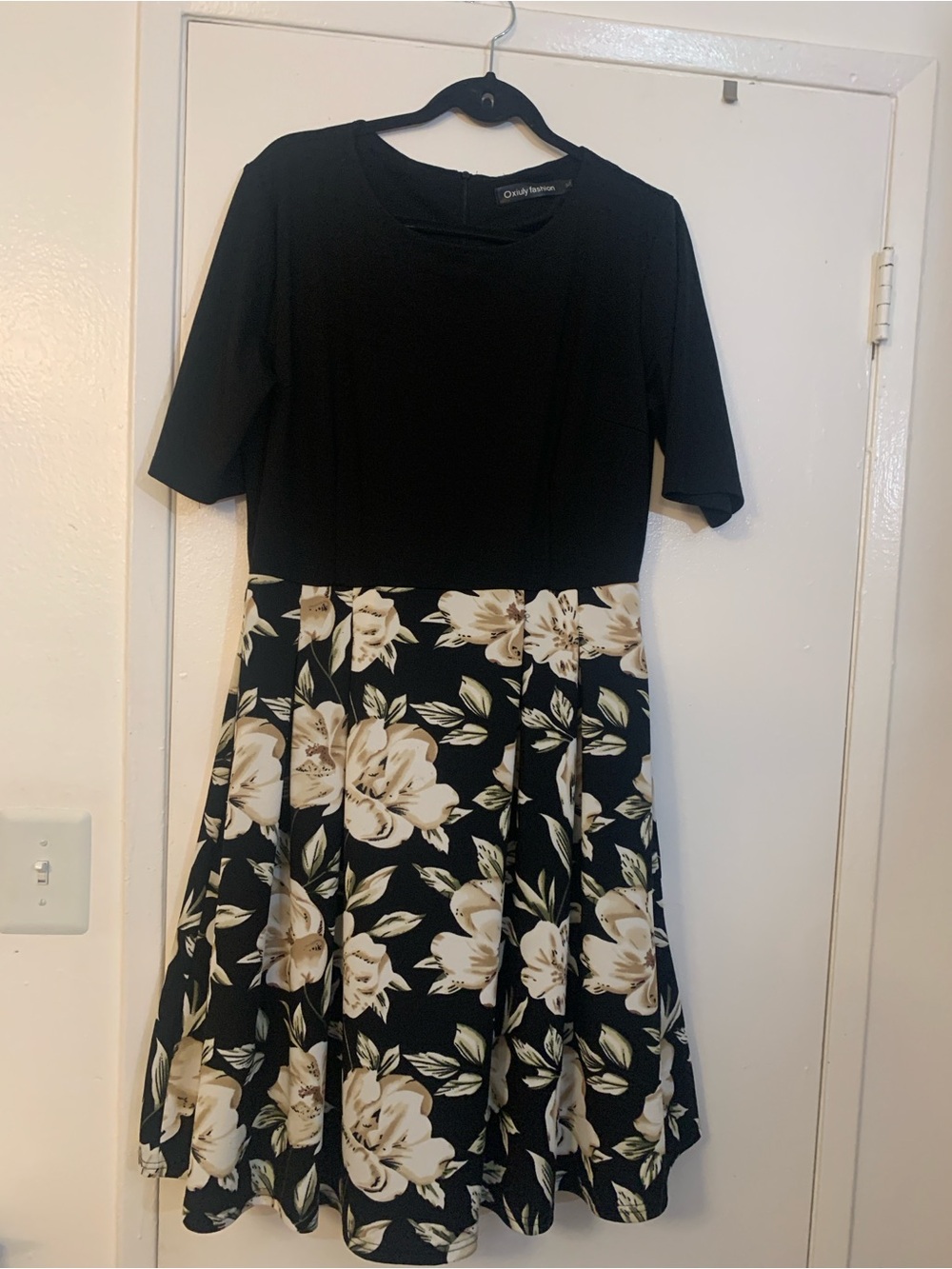 Casual Black & Cream Floral Fit-and-Flare Dress